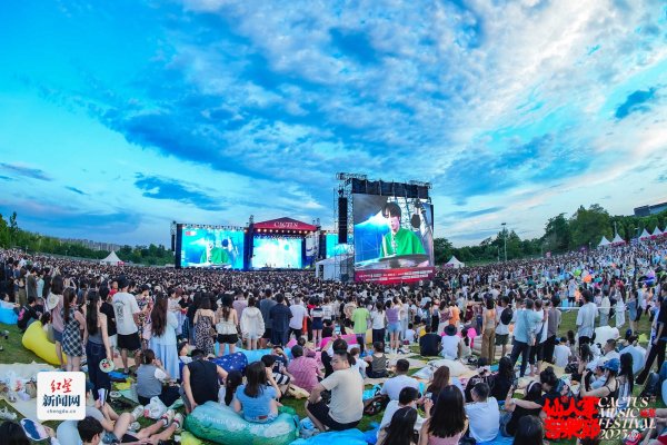 股票配资最新消息 热力开唱，燃爆现场，2025成都仙人掌音乐节在成都国际非遗博览园成功举办