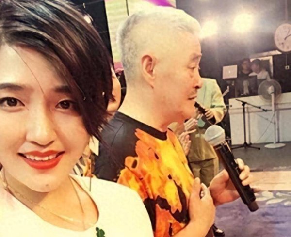 官网股票配资 从春晚“国宝女丑”到卖符咒求生，张玉娇到底经历了什么？